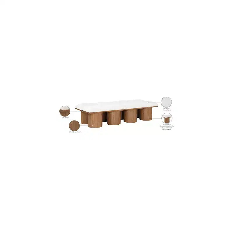 Meridian Furniture, Panca in tessuto bouclé crema Pavilion