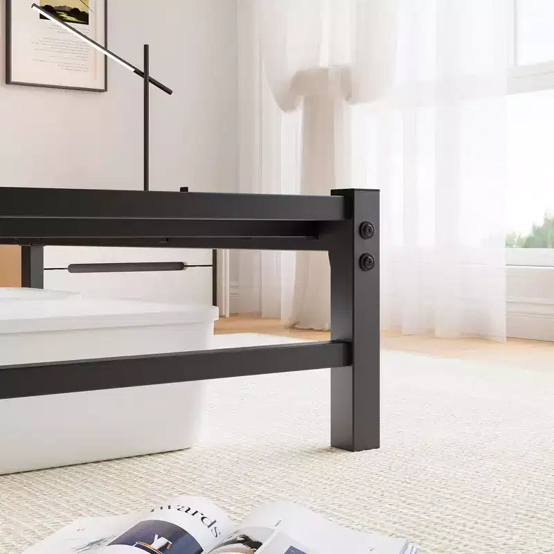 Struttura letto matrimoniale queen size con testiera in legno, luci RGB, ripiano di ricarica, non è necessario il box spring