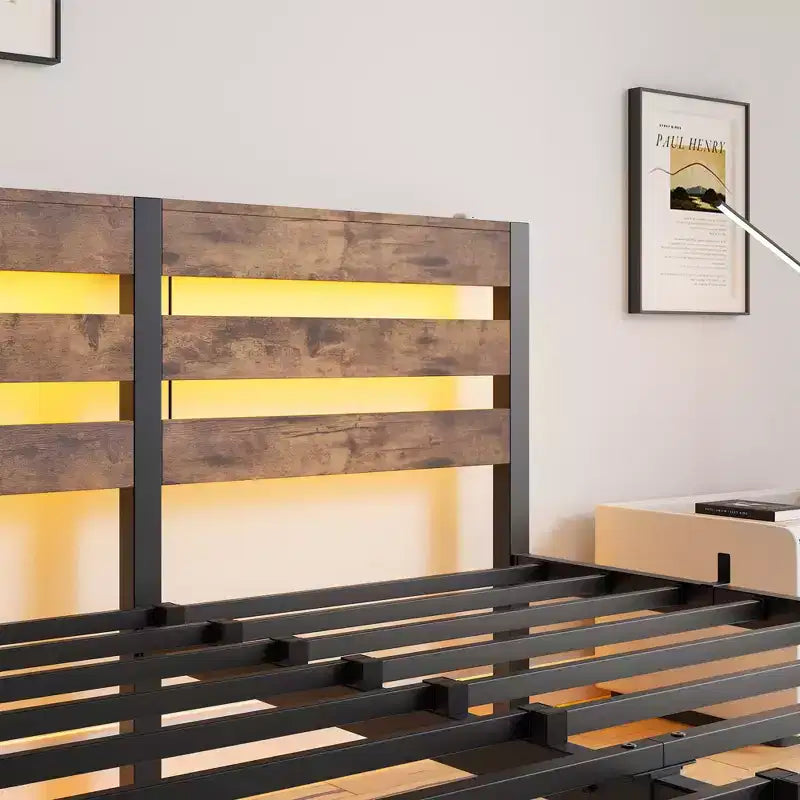 Struttura letto matrimoniale queen size con testiera in legno, luci RGB, ripiano di ricarica, non è necessario il box spring