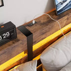 Struttura letto matrimoniale queen size con testiera in legno, luci RGB, ripiano di ricarica, non è necessario il box spring