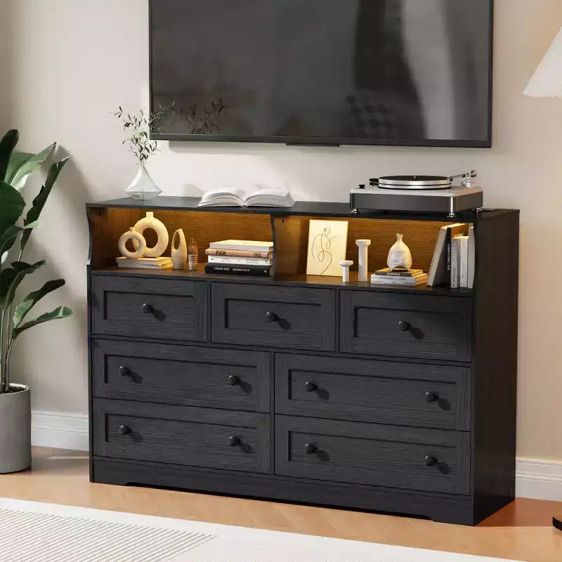 Cassettiera a 7 cassetti per camera da letto con luci a LED, cassettiera in legno con 2 scomparti aperti e stazione di ricarica per armadio, ingresso