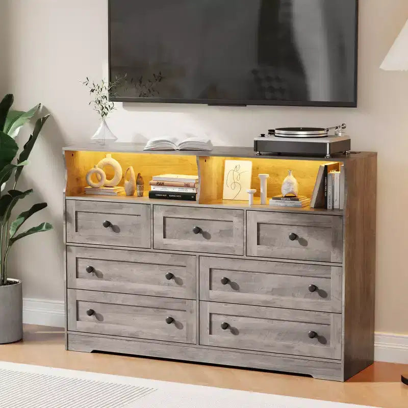 Cassettiera a 7 cassetti per camera da letto con luci a LED, cassettiera in legno con 2 scomparti aperti e stazione di ricarica per armadio, ingresso